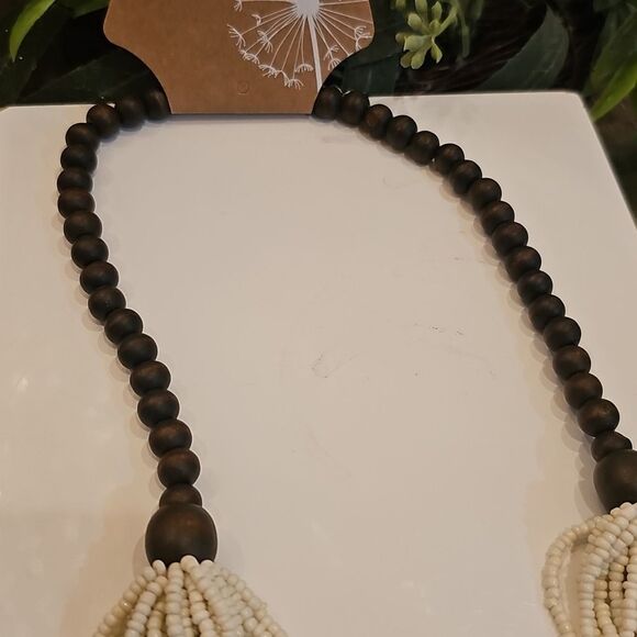 Elegant Brown Cream Beaded Necklace NWT - Picture 3 of 7